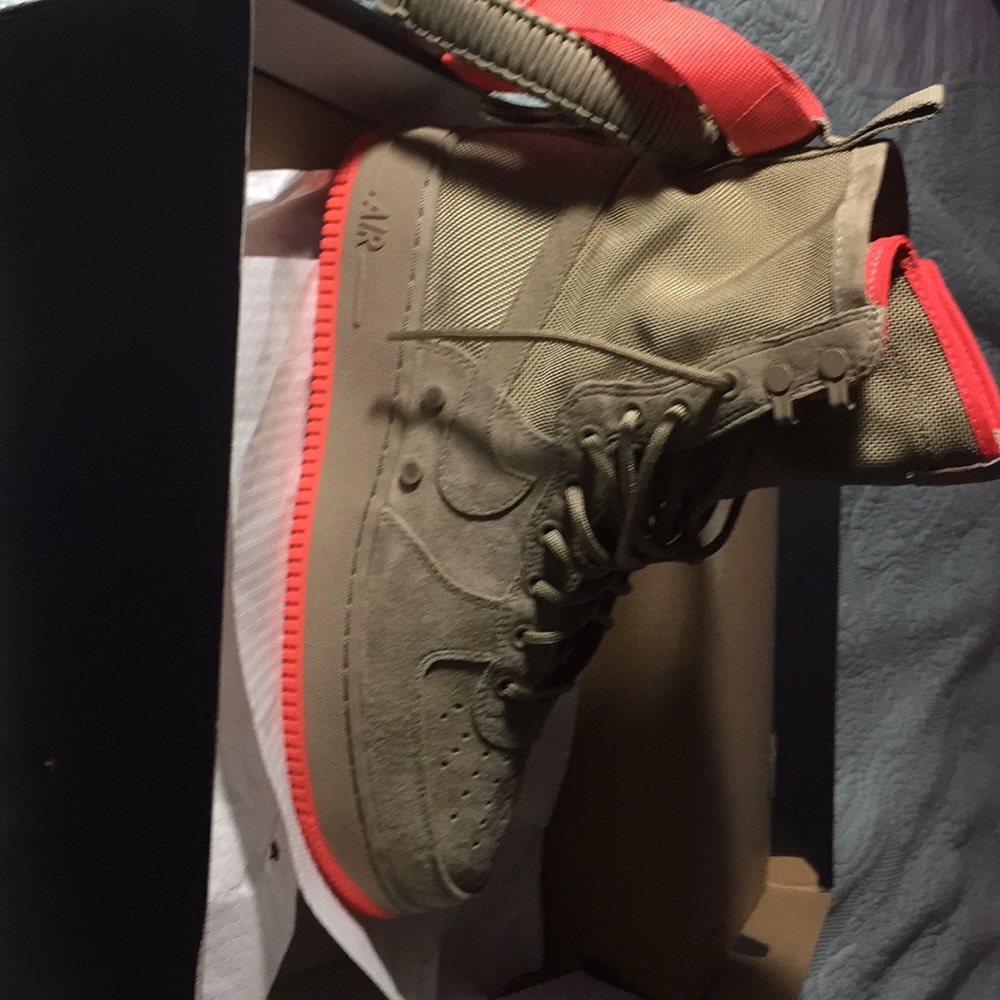 Brand new never worn SF AF1 khaki/coral